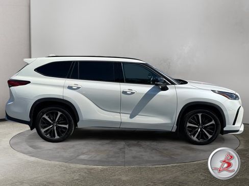 Used 2021 Toyota Highlander XSE AWD/4WD image 8