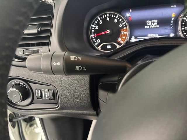 Used 2023 Jeep Renegade Altitude w/ Convenience Group I AWD/4WD image 10