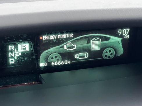 Used 2014 Toyota Prius Five image 28