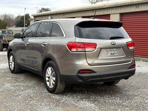 Used 2017 Kia Sorento L image 6