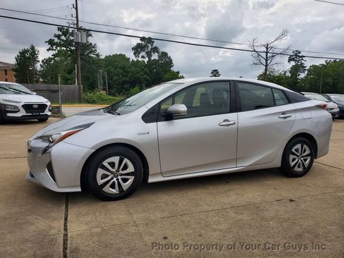 Used 2018 Toyota Prius Two w/ Prius Two Safety Plus Package FWD image 17