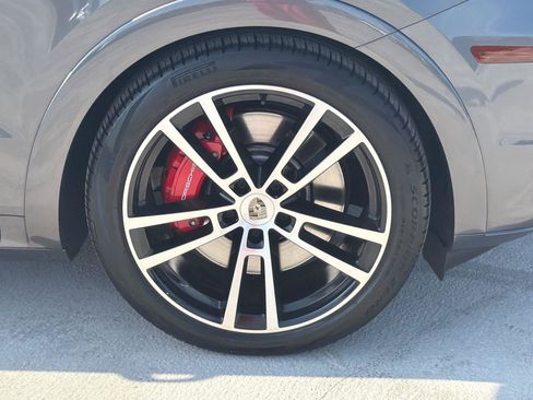 Used 2024 Porsche Cayenne S AWD/4WD image 12