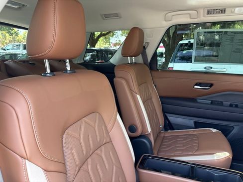 New 2026 Nissan Pathfinder Platinum FWD image 26