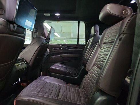 Certified 2022 Cadillac Escalade ESV Premium Luxury Platinum w/ Heavy-Duty Trailer Package AWD/4WD image 13