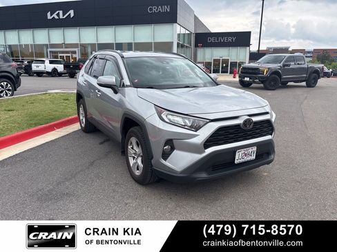 Used 2021 Toyota RAV4 XLE AWD/4WD image 28