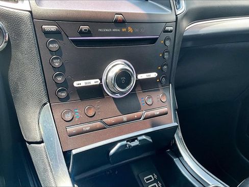 Used 2019 Ford Edge Titanium w/ Equipment Group 301A AWD/4WD image 15