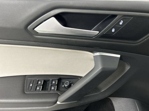 Used 2020 Volkswagen Tiguan SE w/ Panoramic Sunroof Package AWD/4WD image 11