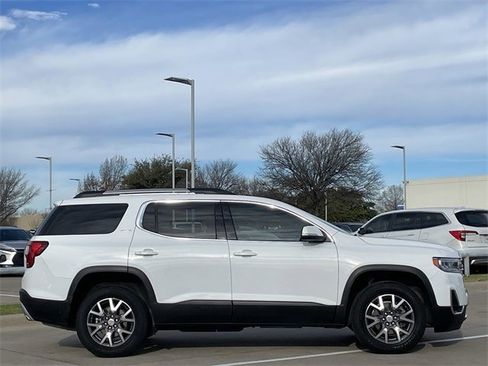 Used 2023 GMC Acadia SLE w/ Driver Convenience Package image 3