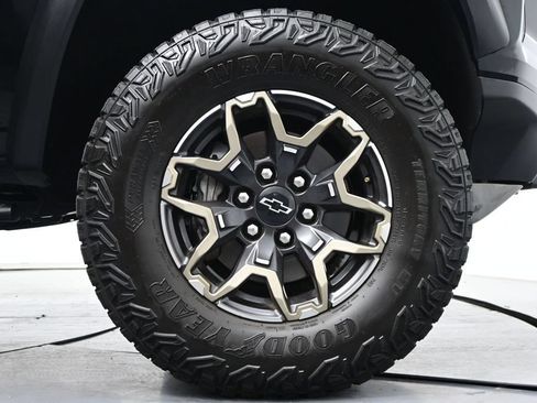 Used 2024 Chevrolet Colorado ZR2 w/ ZR2 Convenience Package III AWD/4WD image 34