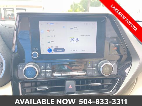 Certified 2024 Toyota Highlander XLE FWD image 37