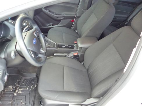 Used 2016 Ford Focus SE image 18