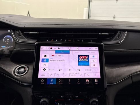 Used 2022 Jeep Grand Cherokee L Overland w/ Advanced Protech Group III image 17