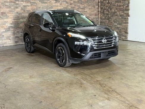 Certified 2025 Nissan Rogue SV w/ SV Premium Package FWD image 3