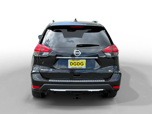 Used 2017 Nissan Rogue SL w/ SL Premium Package FWD image 4
