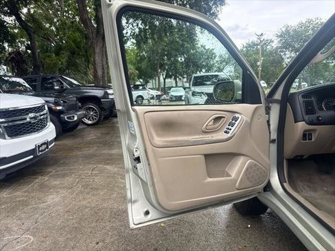 Used 2006 MAZDA Tribute s FWD image 13