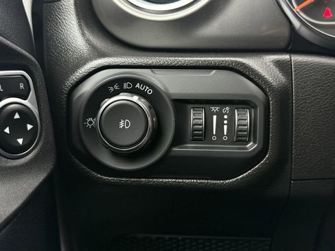 Used 2022 Jeep Wrangler Unlimited Sahara w/ LED Lighting Group image 16