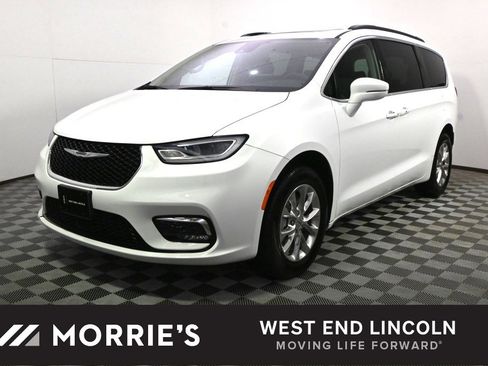 Used 2022 Chrysler Pacifica Touring-L image 1