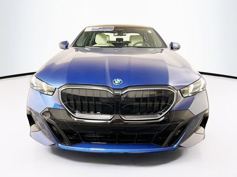 New 2026 BMW 550e xDrive w/ Executive Package image 2