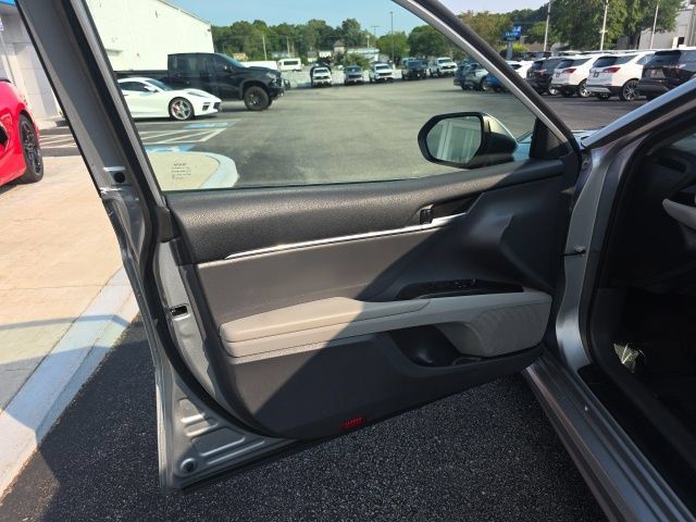 Used 2024 Toyota Camry SE AWD/4WD image 14