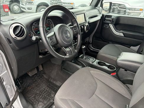 Used 2018 Jeep Wrangler Unlimited Sahara AWD/4WD image 26
