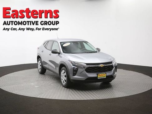 Used 2024 Chevrolet Trax LS FWD image 49