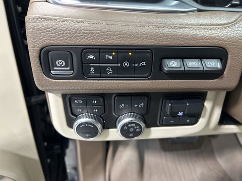 Used 2021 GMC Yukon Denali w/ Denali Ultimate Package image 12