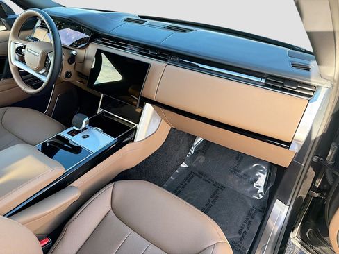 Used 2025 Land Rover Range Rover Autobiography image 14