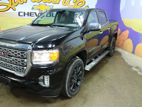 Used 2022 GMC Canyon Denali w/ Denali Black Edition Package image 4