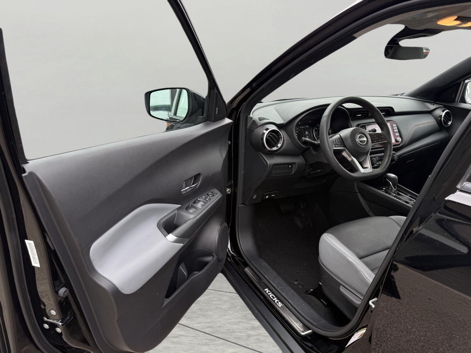Used 2023 Nissan Kicks SR w/ SR Premium Package FWD image 18