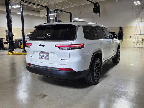 Used 2023 Jeep Grand Cherokee L Limited w/ Luxury Tech Group II AWD/4WD image 7