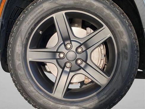 Used 2020 Land Rover Defender 110 HSE image 8