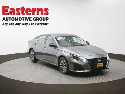 Used 2025 Nissan Altima 2.5 SV FWD image 49
