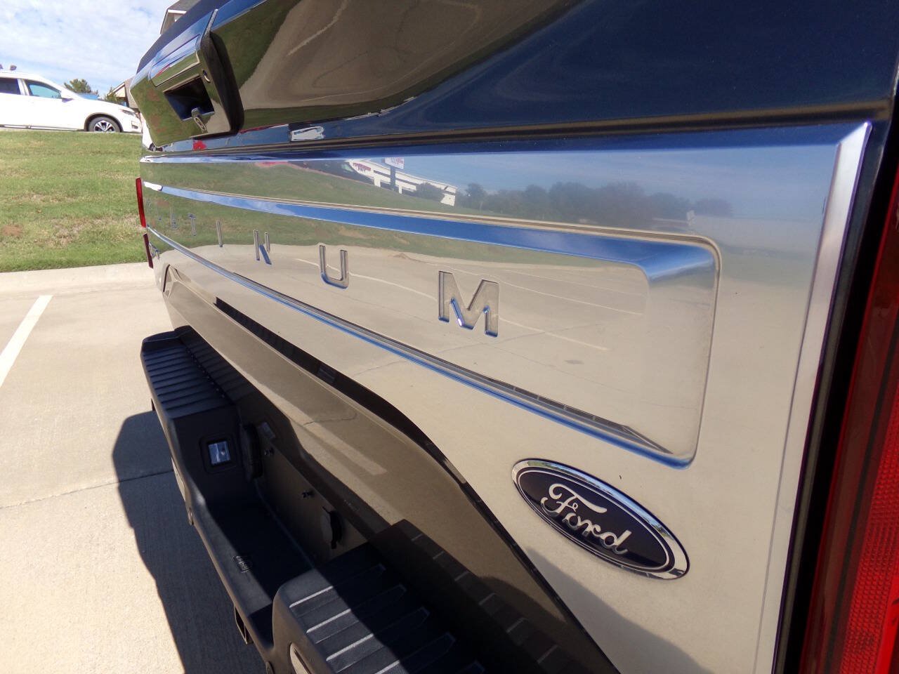 Used 2017 Ford F150 Platinum w/ Equipment Group 701A Luxury AWD/4WD image 37