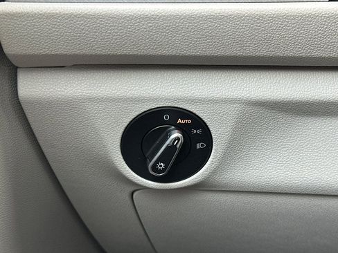 Used 2023 Volkswagen Jetta SE w/ Panoramic Sunroof Package image 28