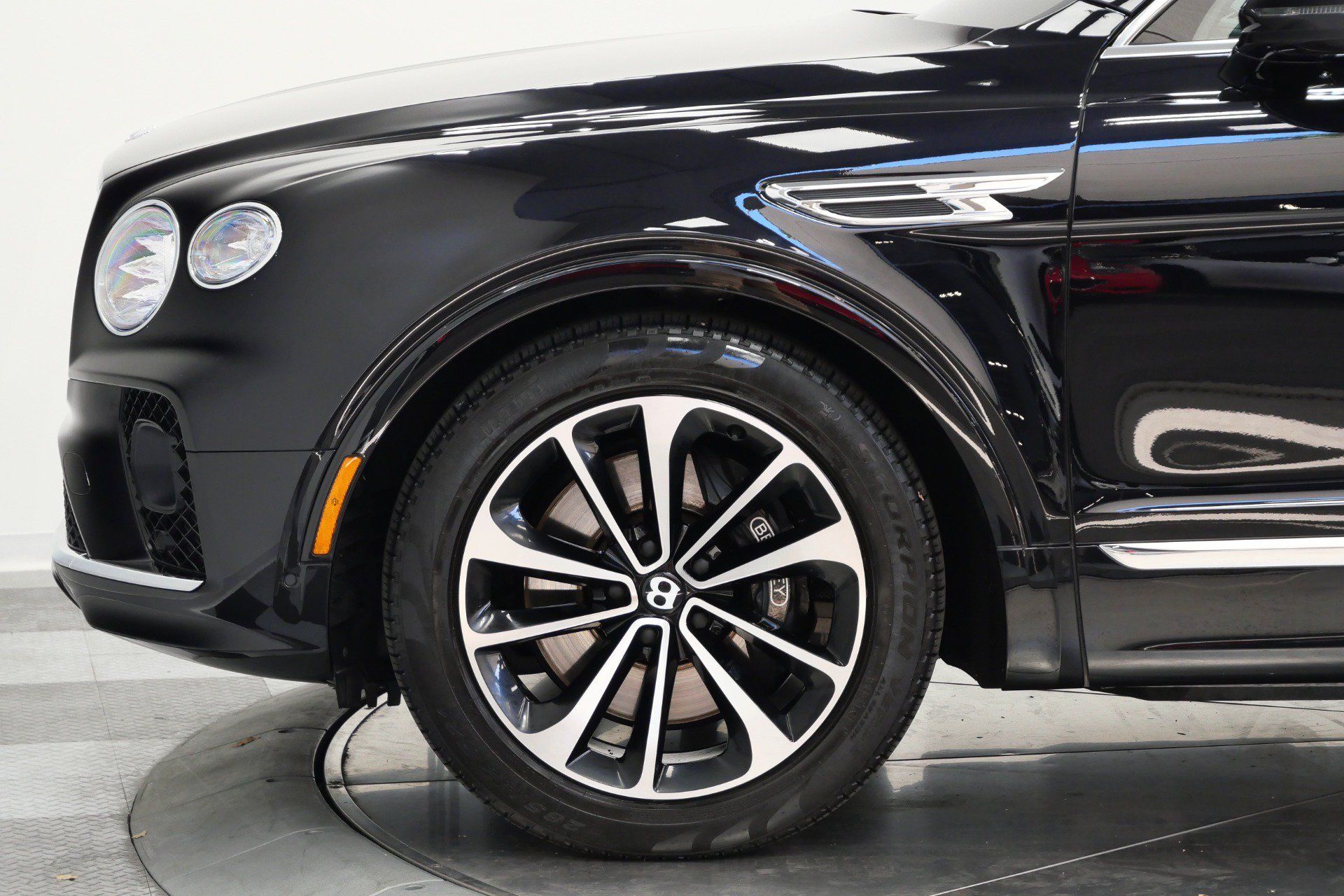 Used 2023 Bentley Bentayga AWD/4WD image 44