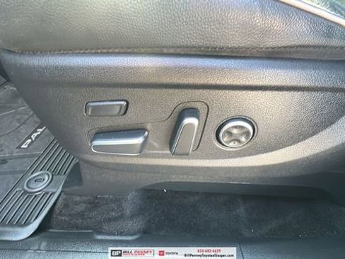 Used 2024 Hyundai Palisade Limited FWD image 16