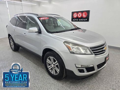 Used 2017 Chevrolet Traverse LT FWD image 1