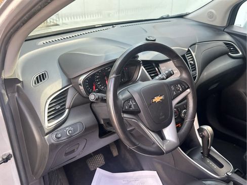 Used 2017 Chevrolet Trax LT w/ LT Convenience Package AWD/4WD image 28