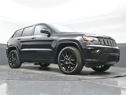 Used 2019 Jeep Grand Cherokee Altitude image 28