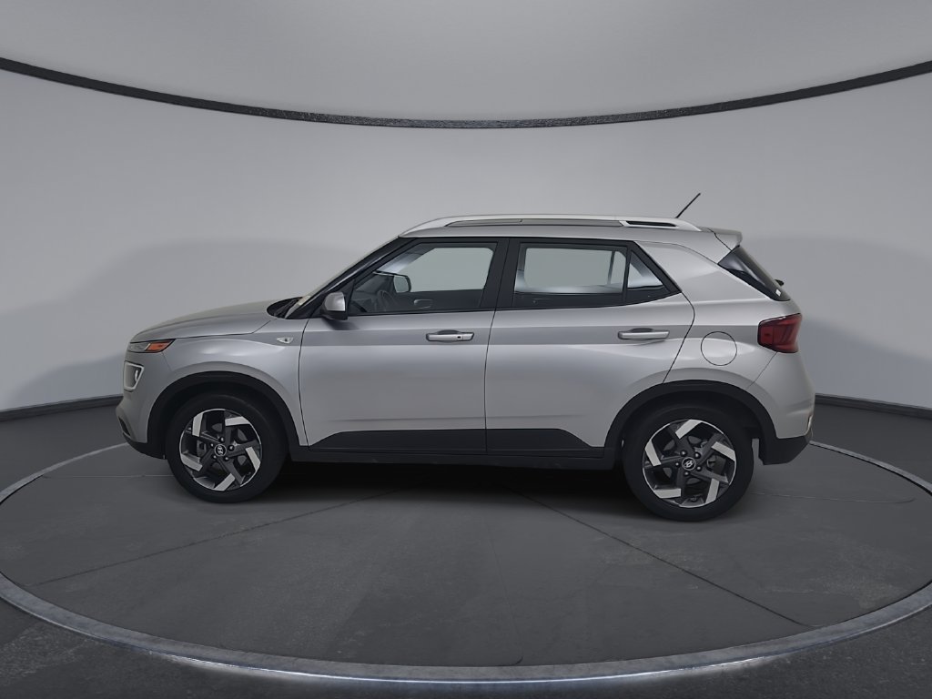 Used 2025 Hyundai Venue SEL FWD image 9