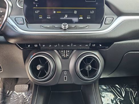 Used 2025 Chevrolet Blazer LT FWD image 22
