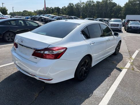 Used 2017 Honda Accord EX-L image 5
