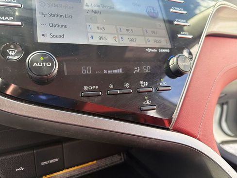 Used 2020 Toyota Camry XSE image 31