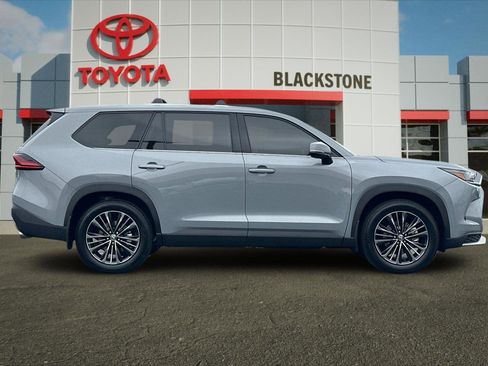 Used 2025 Toyota Grand Highlander AWD Hybrid image 2