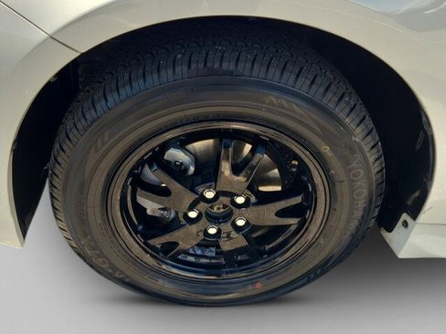 Used 2013 Toyota Prius Three image 31