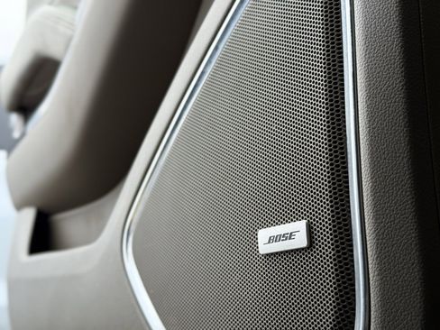 Used 2018 GMC Yukon SLT image 16