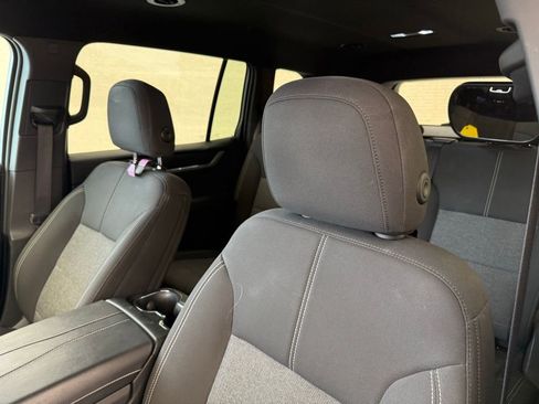 Used 2025 GMC Acadia Elevation image 13