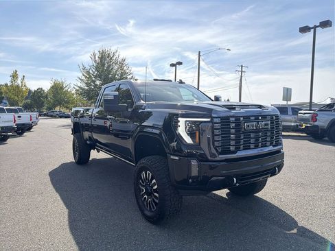Used 2024 GMC Sierra 3500 Denali Ultimate AWD/4WD image 3
