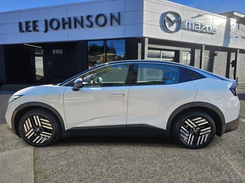 Used 2026 Nissan Leaf SV+ w/ Floor Mat Package (SV+) FWD image 3