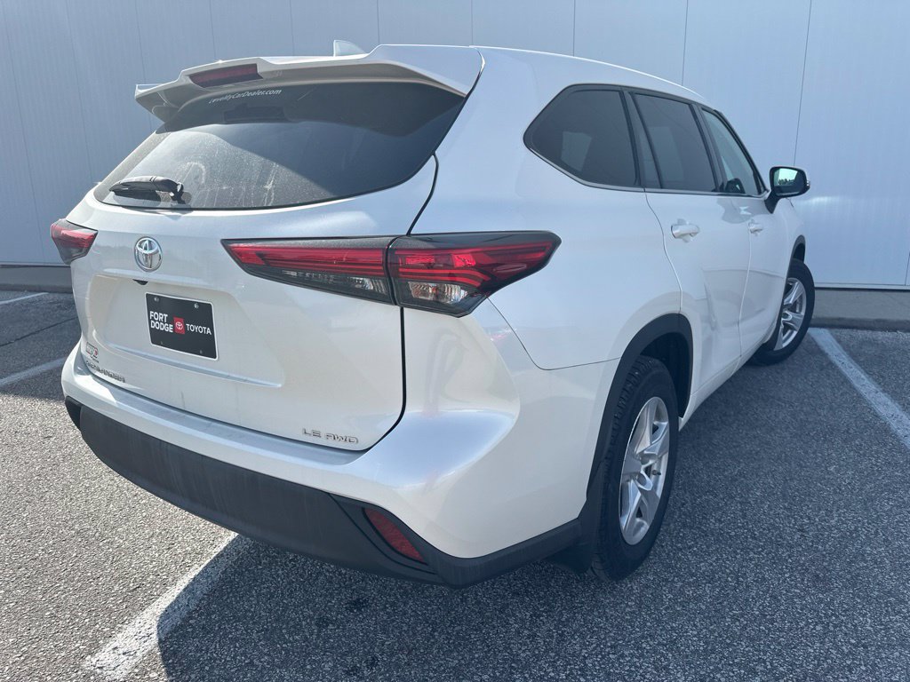Used 2021 Toyota Highlander LE AWD/4WD image 7